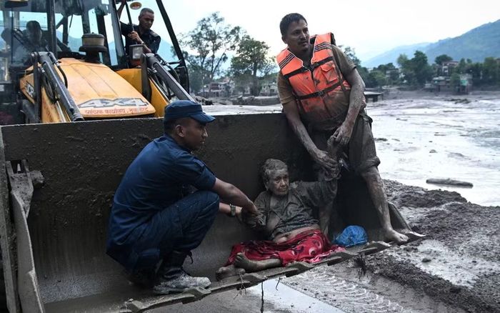 Thủ tướng Nepal Balendra Shah cho biết cảnh sát và quân đội đang tham gia cứu hộ.