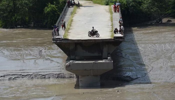 Ông Sarthak Shrestha, chuyên gia phân tích viễn thám và thông tin địa lý tại Trung tâm Phát triển miền núi quốc tế (ICIMOD), cho biết đánh giá sơ bộ cho thấy "không có bất thường" tại khu vực biên giới phía Trung Quốc.