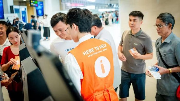 Đại diện sân bay Nội Bài khuyến cáo hành khách nên chủ động làm thủ tục trực tuyến hoặc check-in tại các kios ở nhà ga