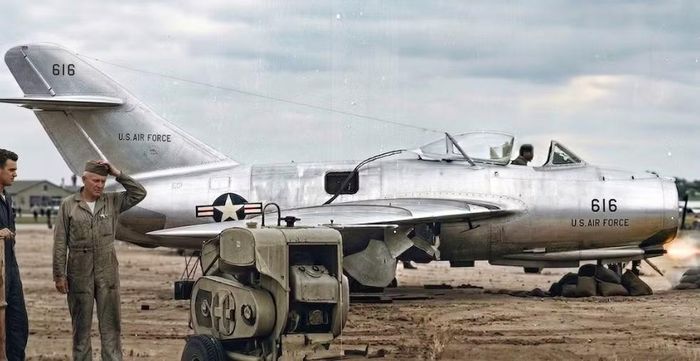 Vì vậy, di sản lớn nhất của MiG-15 không nằm ở việc nó thắng bao nhiêu trận. Nó khiến cả thế giới hiểu rằng thời đại chiến tranh trên không đã thay đổi: từ đây, tốc độ phản lực và khả năng đánh chặn sẽ định hình thế hệ tiêm kích tiếp theo.