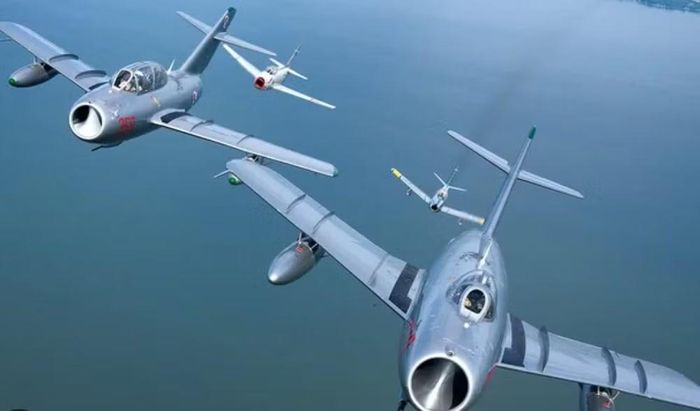 Bước ngoặt rõ nhất diễn ra trong Chiến tranh Triều Tiên. Khi MiG-15 xuất hiện cuối năm 1950, các máy bay Mỹ phải đối mặt với một đối thủ có tốc độ, khả năng leo cao và hiệu suất ở độ cao lớn đáng kể. Sự xuất hiện của nó khiến ưu thế trên không mà Mỹ từng nắm giữ không còn tuyệt đối.