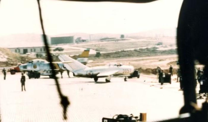 Điều này phù hợp với chiến thuật không chiến của F-86, đặc biệt khi phi công có thể duy trì khả năng kiểm soát máy bay trong những cuộc quần vòng.