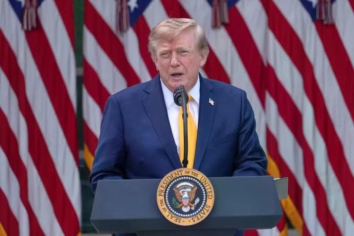 Tổng thống Mỹ Donald Trump đưa ra ý tưởng đổi tên hồ Ontario thành “hồ America”
