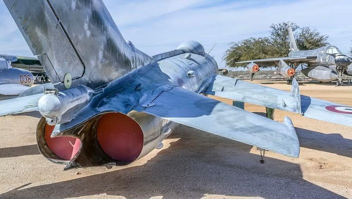 Ảnh hưởng của MiG-19 vì thế không nằm ở việc MiG-21 sao chép trực tiếp thiết kế của nó. Hai chiếc máy bay có kiến trúc khác nhau khá rõ rệt.