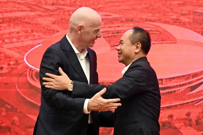 Khoảnh khắc thân tình của Giám đốc CATP Hà Nội với Chủ tịch FIFA Gianni Infantino