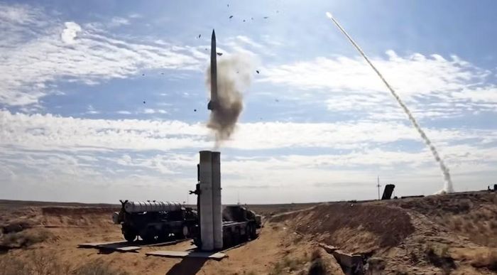 Cuộc tập kích diễn ra trong bối cảnh Ukraine thiếu nhiều loại vũ khí đánh chặn và tên lửa đối không dành cho tiêm kích. Trong khi đó, Nga tiếp tục tăng cường sử dụng tên lửa đạn đạo.