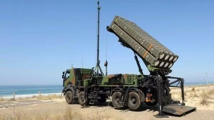 Trước thềm sự kiện, Tổng thống Volodymyr Zelensky tuyên bố rằng Ukraine đã nhận được một số lượng nhỏ tên lửa cho hệ thống phòng không Patriot, vốn đang thiếu hụt, nhưng "cần thêm nữa".