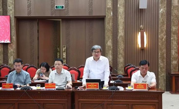 Phó Chủ tịch UBND thành phố Trương Việt Dũng phát biểu tại hội nghị