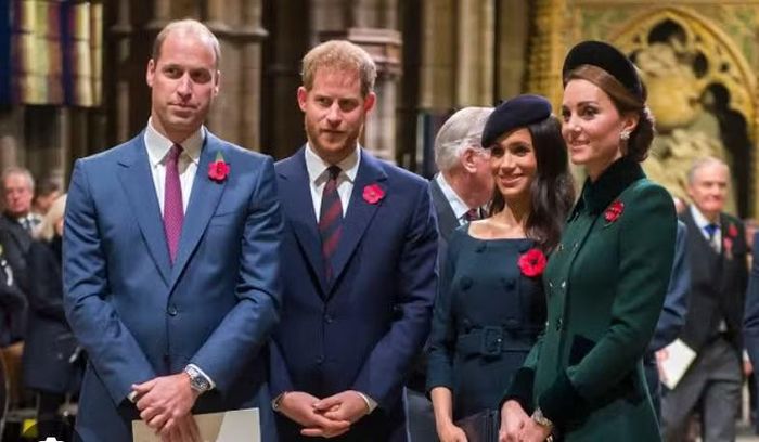 Năm 1997, William và Harry từng nhận được sự cảm thông lớn từ công chúng Anh khi 2 cậu bé 15 tuổi và 12 tuổi phải đi sau linh cữu mẹ qua các tuyến phố London.