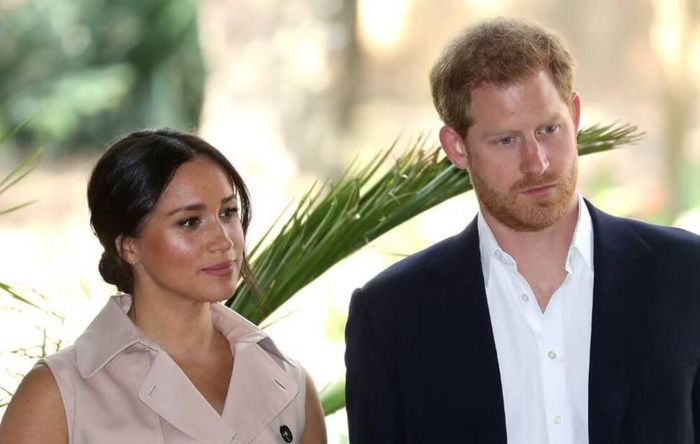 Sau khi Harry và Meghan kết hôn năm 2018, 2 cặp đôi từng được truyền thông gọi là "Fab Four". Nhưng Harry cáo buộc William không giúp Meghan thích nghi với cuộc sống hoàng gia. Những so sánh giữa Kate và Meghan cũng xuất hiện thường xuyên trên truyền thông.