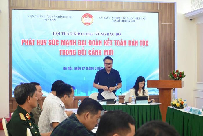 Ông Lê Cao Thắng, Phó Viện trưởng Thường trực Viện Đào tạo, bồi dưỡng cán bộ và nghiên cứu khoa học, Viện trưởng Viện Chiến lược và Chính sách Mặt trận phát biểu tại hội thảo. Ảnh: PV