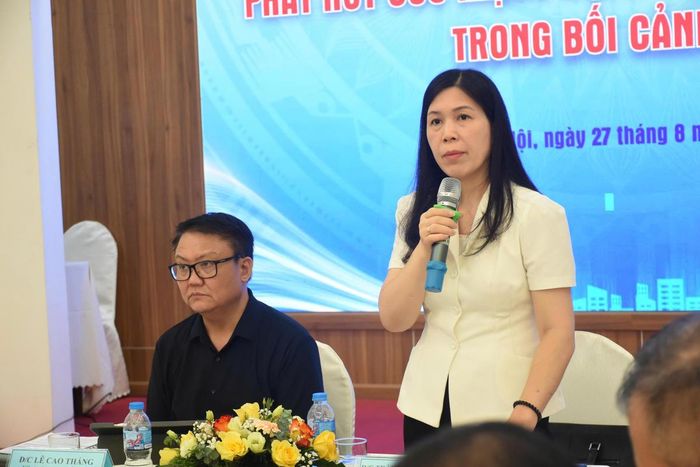 Bà Trần Thị Phương Hoa, Phó Chủ tịch Thường trực Ủy ban MTTQ Việt Nam thành phố Hà Nội phát biểu tại hội thảo. Ảnh: PV