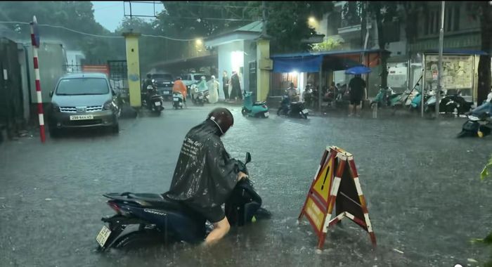 Ngập úng tại Xuân Đỉnh.
