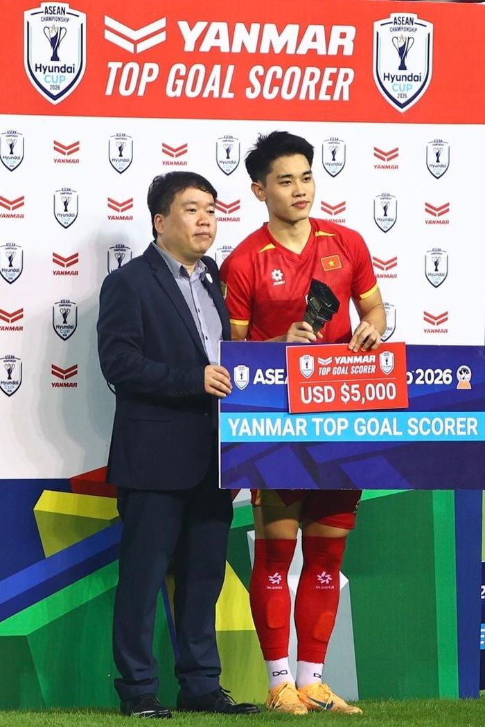  Hai tiền đạo bước vào loạt trận chung kết với cùng 5 bàn thắng và không ghi thêm bàn trước Thái Lan. Thành tích được giữ nguyên đến hết giải, giúp Xuân Son và Đình Bắc cùng chia sẻ danh hiệu Vua phá lưới. 