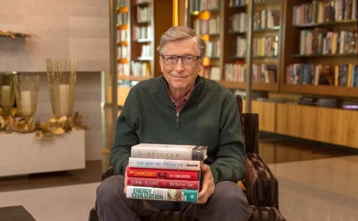  Khi đọc sách, Bill Gates luôn dành tối thiểu một giờ để nghiền ngẫm. Ảnh: Forbes. 