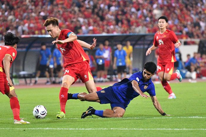  SiamSport sử dụng thông điệp “không có cúp nhưng được lòng”, nhấn mạnh những tín hiệu tích cực mà Hudson tạo ra với đội hình trẻ. 