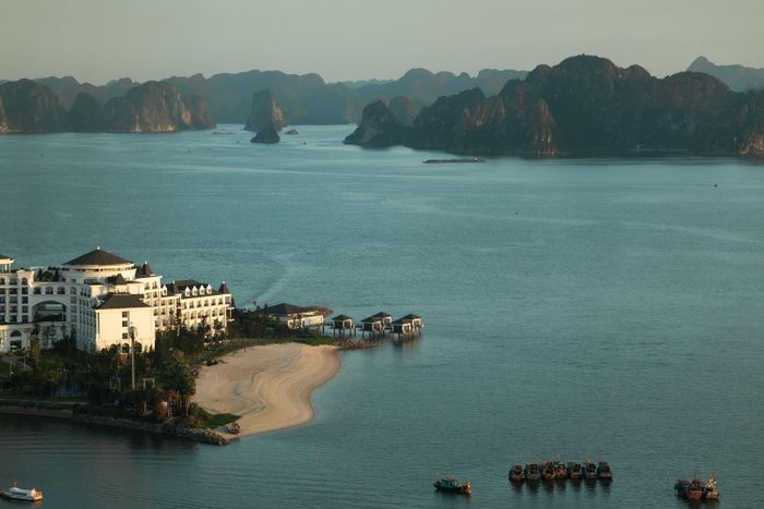  Một góc Hạ Long qua ống kính của Thành. 