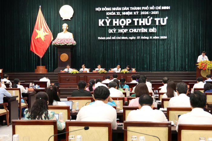 Quang cảnh kỳ họp sáng 27/8. Ảnh: Phan Anh.