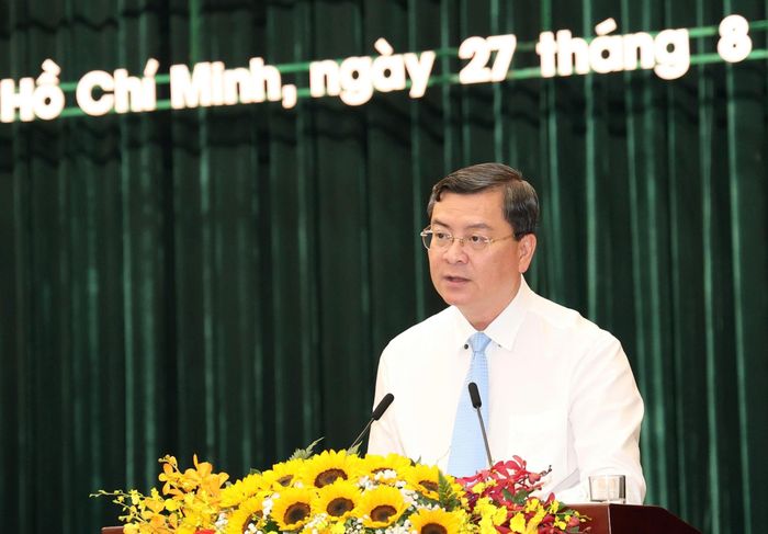 Phó chủ tịch UBND TP.HCM Nguyễn Công Vinh tại kỳ họp sáng 27/8. Ảnh: Phan Anh.