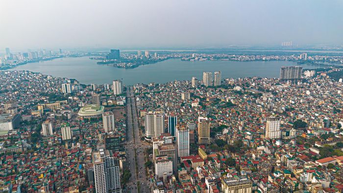 Cải tạo, chỉnh trang tuyến đường ven Hồ Tây dài khoảng 13,5 km là một trong những hạng mục trọng tâm của dự án. Ảnh: T.Q.