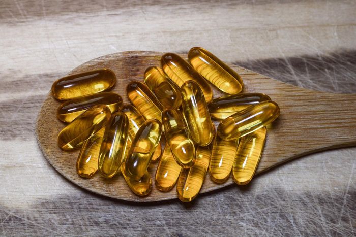 Vitamin D giúp cơ thể hấp thu canxi, hỗ trợ sức khỏe xương của mẹ và quá trình hình thành, phát triển hệ xương của thai nhi. Ảnh: Pixy.