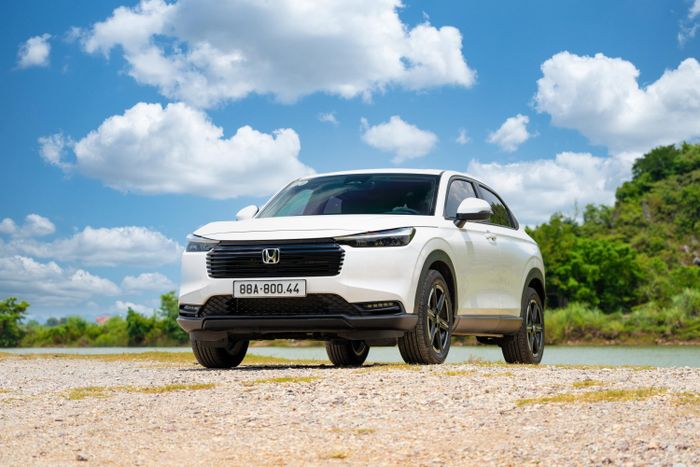Honda HR-V và Toyota Corolla Cross nhập khẩu Thái Lan. Ảnh: TMV, HVN.