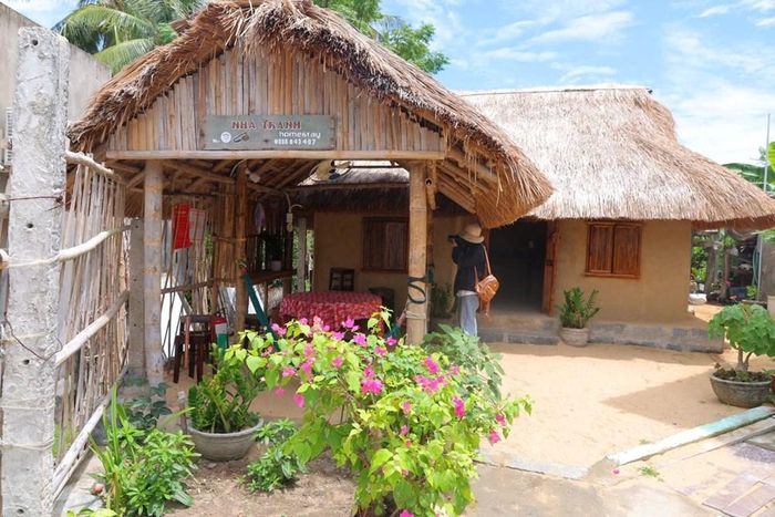 Một góc homestay nhà tranh tại Gò Cỏ
