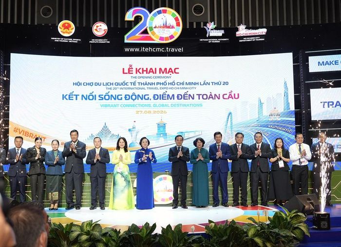 Các đại biểu thực hiện nghi thức khai mạc ITE HCMC 2026