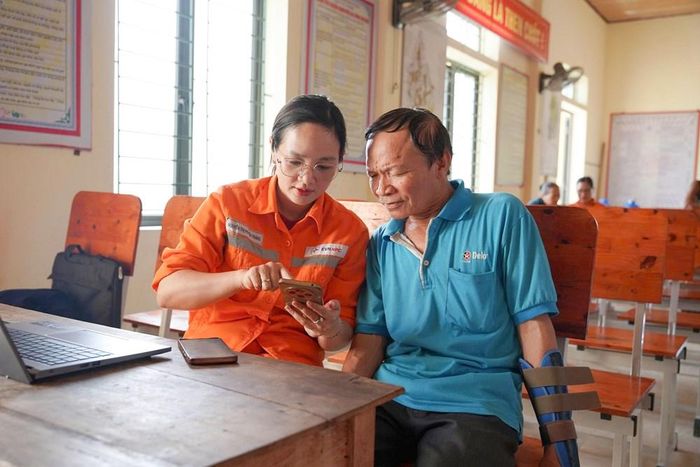 CTĐL Hà Tĩnh hướng dẫn người dân cài đặt app EVN CSKH