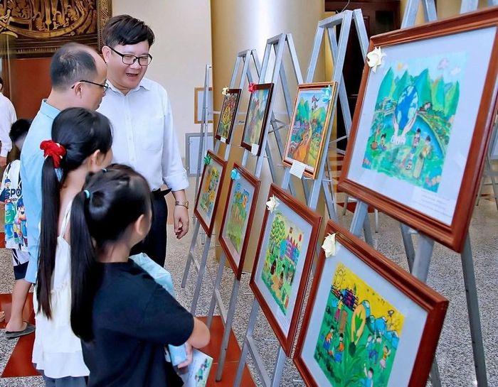 Chương trình được tổ chức đồng thời tại hai cơ sở của Bảo tàng Lào Cai, thu hút đông đảo thiếu nhi, thí sinh, phụ huynh và khách tham quan