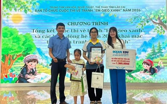 Tại chương trình, Ban Tổ chức đã trao giải, giấy chứng nhận và quà tặng cho các thí sinh tham gia