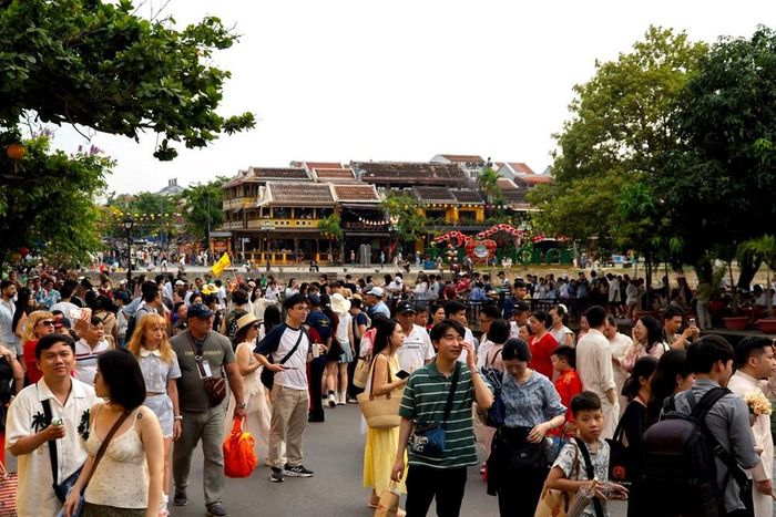 Nghị quyết đặt mục tiêu đến năm 2030, du lịch Việt Nam thực sự trở thành ngành kinh tế mũi nhọn, đóng góp trực tiếp từ 10 - 12% GDP