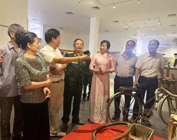 Những kỷ vật gắn với quá trình người Hải Phòng lên xây dựng kinh tế - văn hóa tại Lào Cai được giới thiệu tại chương trình