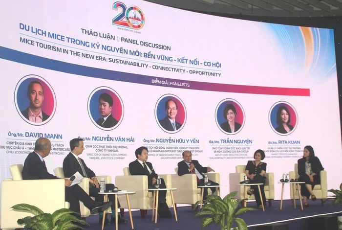 Các chuyên gia, doanh nghiệp tham gia phiên tọa đàm tại diễn đàn. Ảnh: Mỹ Phương – TTXVN