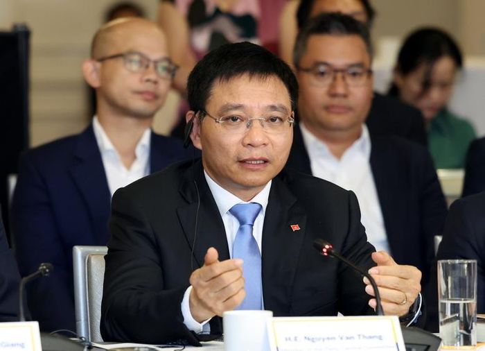 Tại các phiên thảo luận, Phó Thủ tướng Chính phủ và các thành viên Đoàn đại biểu Việt Nam chia sẻ quan điểm, tầm nhìn, định hướng phát triển và những giải pháp cụ thể của Việt Nam - Ảnh chinhphu.vn/Đức Tuân