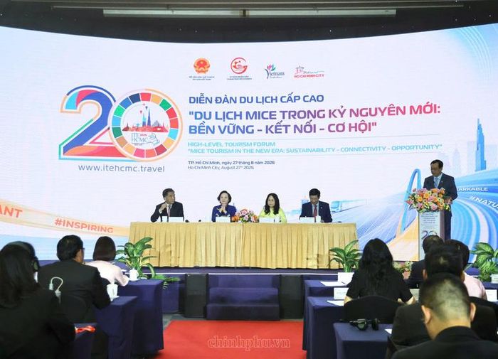 Phó Thủ tướng Phạm Thị Thanh Trà và các đại biểu dự Diễn đàn Du lịch cấp cao "Du lịch MICE trong kỷ nguyên mới: Bền vững – Kết nối – Cơ hội" - Ảnh: chinhphu.vn/Thu Giang