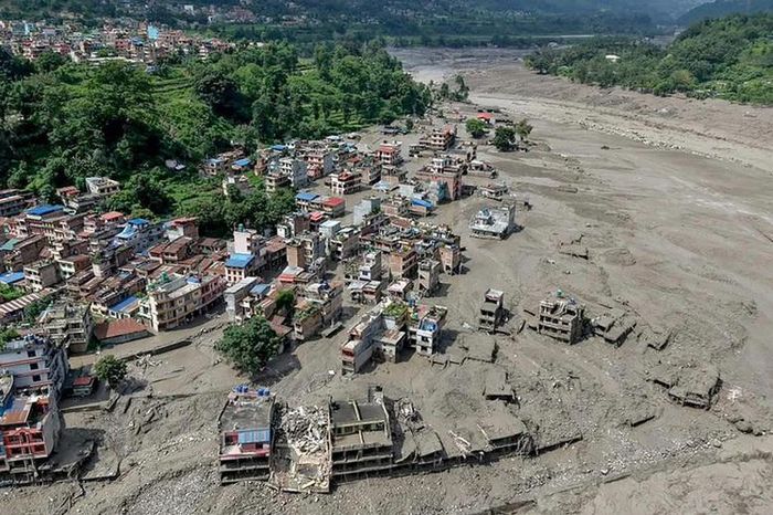 Ngày 26/8, tại khu vực biên giới giữa Trung Quốc và Nepal xảy ra lũ quét và sạt lở bùn đá, gây hậu quả nghiêm trọng về người và tài sản - Ảnh: AFP/Getty