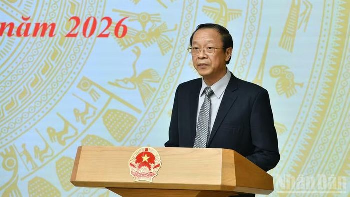 Lãnh đạo Bộ Giáo dục và Đào tạo báo cáo tại hội nghị. (Ảnh THANH GIANG)