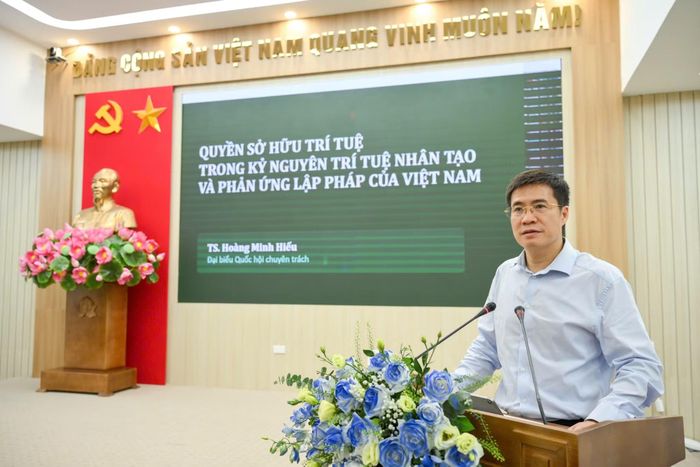  Tiến sĩ Hoàng Minh Hiếu, Đại biểu Quốc hội chuyên trách tại Ủy ban Pháp luật và Tư pháp của Quốc hội, phát biểu tham luận "Quyền sở hữu trí tuệ﻿ trong kỷ nguyên trí tuệ nhân tạo và phản ứng lập pháp của Việt Nam". 
