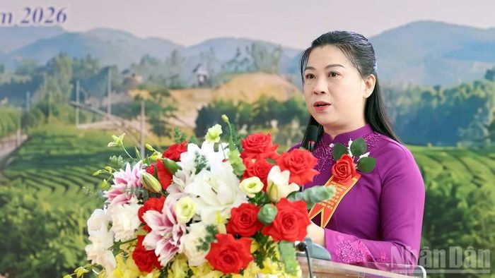 Đồng chí Lê Thị Kim Dung, Phó Bí thư Thường trực Tỉnh ủy, Trưởng Đoàn đại biểu Quốc hội khóa XVI tỉnh Tuyên Quang phát biểu tại lễ khánh thành dự án. (Ảnh: Đức Thắng)
