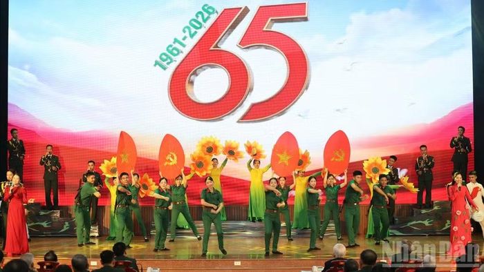 Một tiết mục văn nghệ do các nghệ sĩ và học viên nhà trường biểu diễn tại buổi lễ.