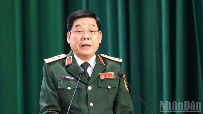 Thượng tướng Nguyễn Văn Gấu, Ủy viên Trung ương Đảng, Thứ trưởng Quốc phòng phát biểu chỉ đạo tại buổi lễ.
