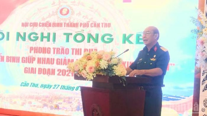 Ông Phạm Văn Bước, Chủ tịch Hội Cựu chiến binh thành phố Cần Thơ phát biểu tại hội nghị. (Ảnh: VĂN ÚT)