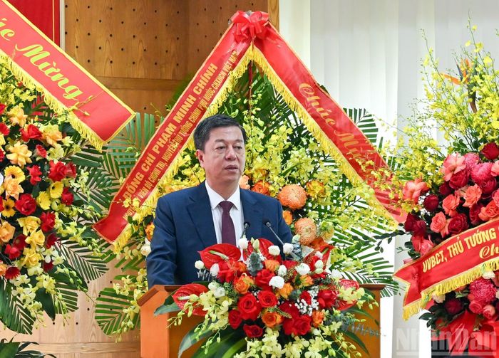 Phó Giáo sư, Tiến sĩ Vũ Trọng Lâm, Giám đốc, Tổng Biên tập Nhà xuất bản Chính trị quốc gia Sự thật phát biểu khai mạc sự kiện. (Ảnh: DUY LINH)
