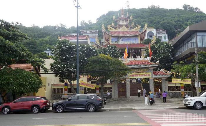 Cổng chùa Từ Quang, đường Quang Trung, phường Vũng Tàu sáng 27/8. (Ảnh: ĐÌNH THÌN)