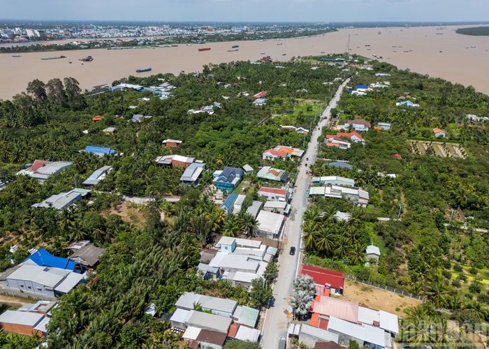 Đặt chân đến Thới Sơn, du khách sẽ cảm nhận được bầu không khí trong lành, dễ chịu nhờ vào hệ thống cây xanh bao phủ dày đặc.