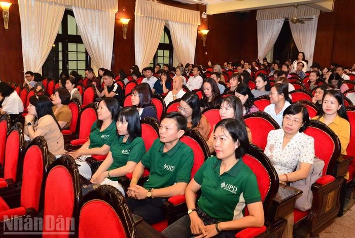 Các đại biểu tham dự tọa đàm. (Ảnh: PHẠM CƯỜNG)