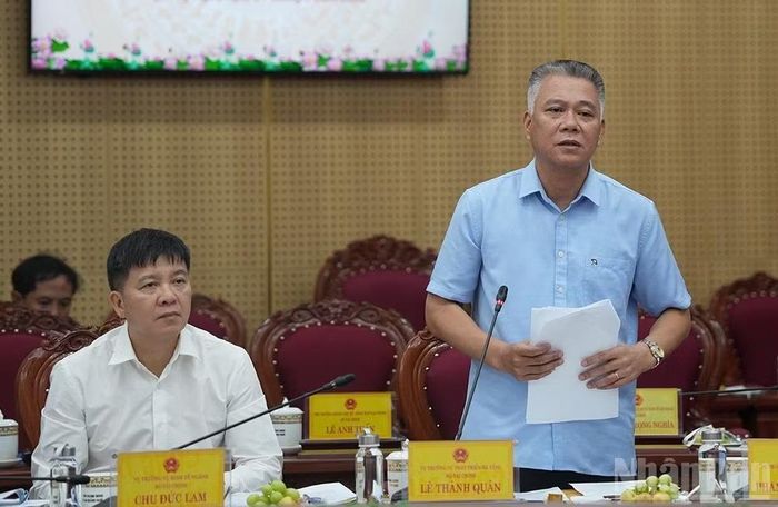 Lãnh đạo các đơn vị trực thuộc Bộ Tài chính thảo luận tại buổi làm việc. (Ảnh: HIỂN CỪ)