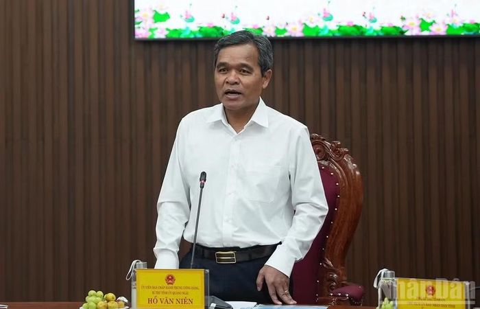 Bí thư Tỉnh ủy Quảng Ngãi Hồ Văn Niên phát biểu tại buổi làm việc. (Ảnh: HIỂN CỪ)