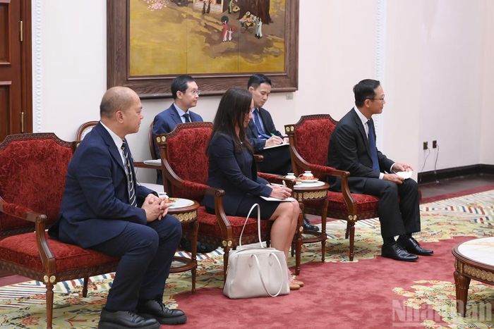 Các đại biểu tham dự cuộc tiếp.